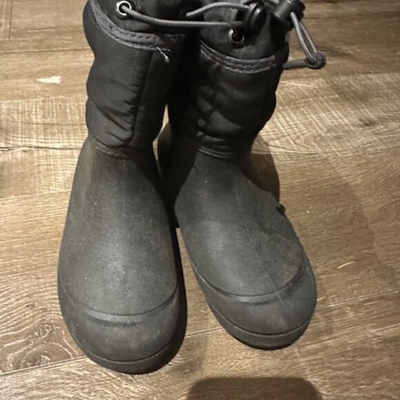 Keen Winter Boots size 2 youth - Picture 2 of 4